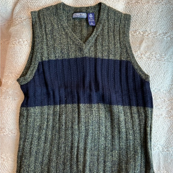 Vintage 100% wool sweater vest - Picture 1 of 3